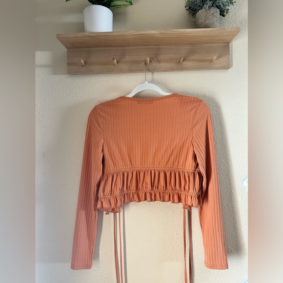 Tie Front Ruffle Hem Rib-knit Top - Picture 2 of 3